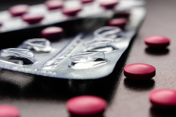Piros Tabletták Üres Csomagolás Közelről — Stock Fotó