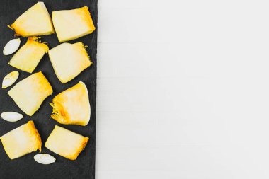 Dilim kabak ve tohumlar üzerinde masa lambası. Tarifi hazırlıklar balkabağı. Metin için yer kopyalayın