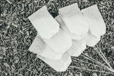 Kağıt arka plan olarak kuru çayı çay poşetleri