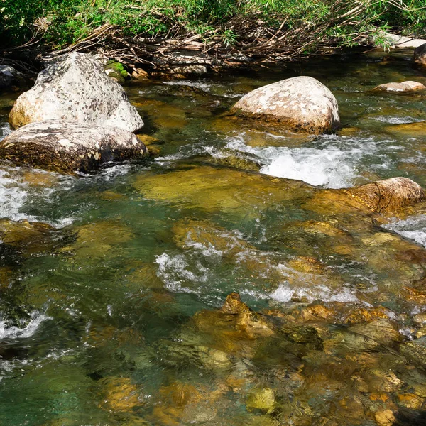 Быстрая Горная Река Камнями Ручье — стоковое фото