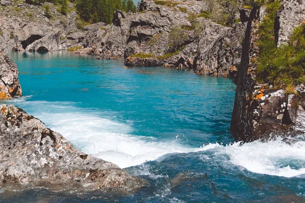 Bergsblå Flod Bergen Havets Klippor Och Turkosa Hav Sjöresa Längs — Stockfoto