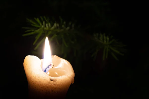 Eenzame Kaarsen Branden Nachts Zomertuin — Stockfoto