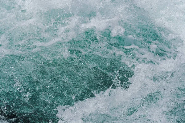 Blå Bubblande Vatten Bergsfloden Oceanflod Turkost Hav — Stockfoto