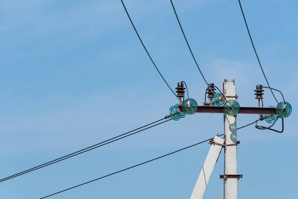 送電線 エネルギー産業 省エネのための電線のサポート — ストック写真