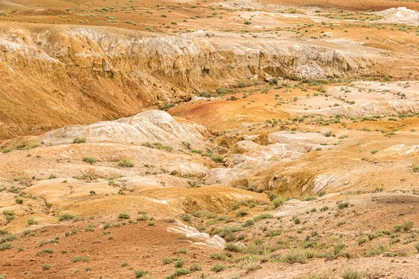 Ökenlandskap Sommardagen Röda Kullar Som Liknar Marsianskt Landskap Jord Erosion — Stockfoto