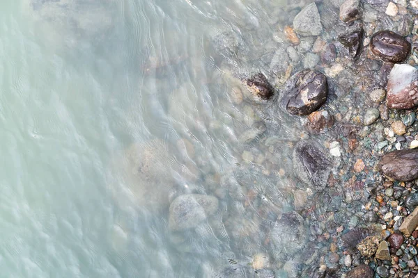 Taş Deniz Kıyısı Nehri Fırtınalı Deniz Sörfü Hızlı Dağ Deresi — Stok fotoğraf