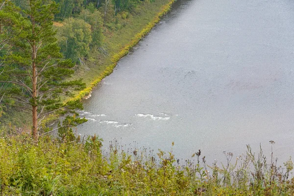 Rivière Large Lente Avec Des Berges Vertes Pour Voyage Navigation — Photo