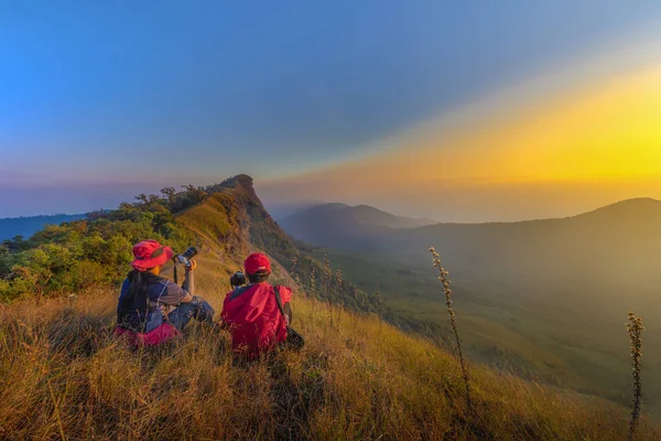 Female Tourists Watching Sunset Mountains Monjong Chiang Mai Thailand — Stock Photo, Image