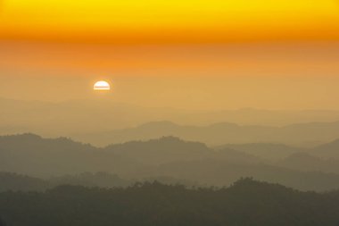 Dağlar, gündoğumu, fil Hills, tanga Pha Phum Milli Parkı, Kanchanaburi, Tayland