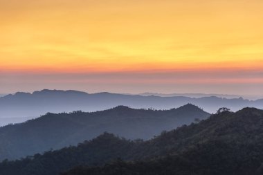Dağlar, gündoğumu, fil Hills, tanga Pha Phum Milli Parkı, Kanchanaburi, Tayland