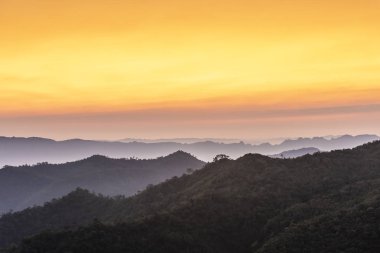 Dağlar, gündoğumu, fil Hills, tanga Pha Phum Milli Parkı, Kanchanaburi, Tayland
