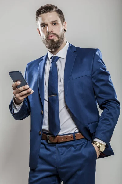 Elegancki Sukces Top Manager Koszuli Garnitur Krawat Gospodarstwa Smartfon Komórkowy — Zdjęcie stockowe