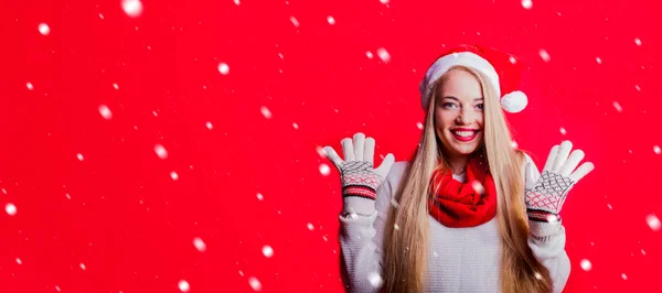 Excitada Rubia Linda Dama Con Sombrero Santa Disfruta Humor Navidad —  Fotos de Stock