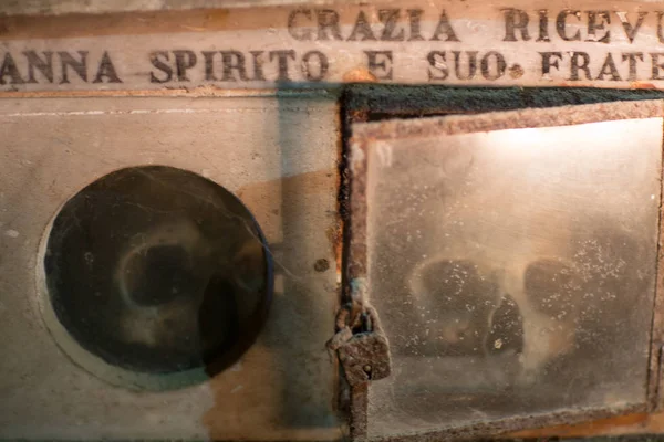 Crâne Dans Ancien Ossuaire Naples — Photo
