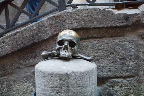 Bronze Skull Historic Church Naples — Stock Photo, Image