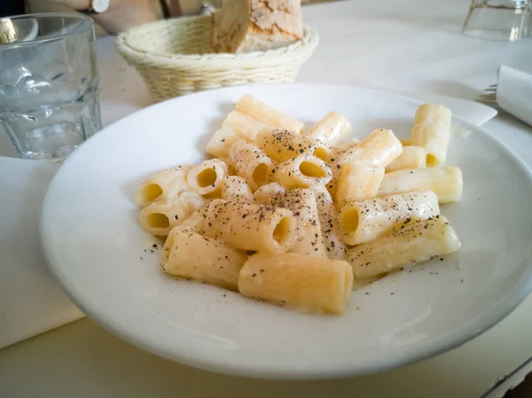 Makarna CF. Cacio e Pepe, Roma'dan geleneksel tarifi