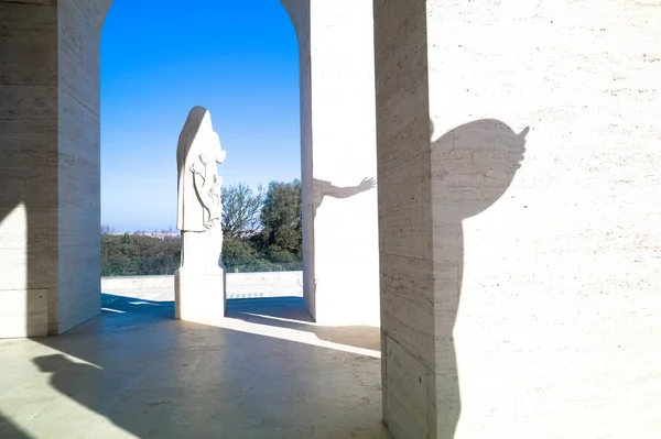 Estatuas en el barrio de EUR, Roma Italia — Foto de Stock