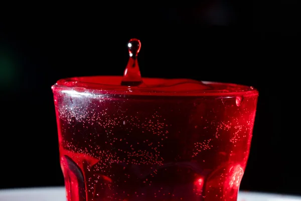 Gouttes de liquide rouge — Photo