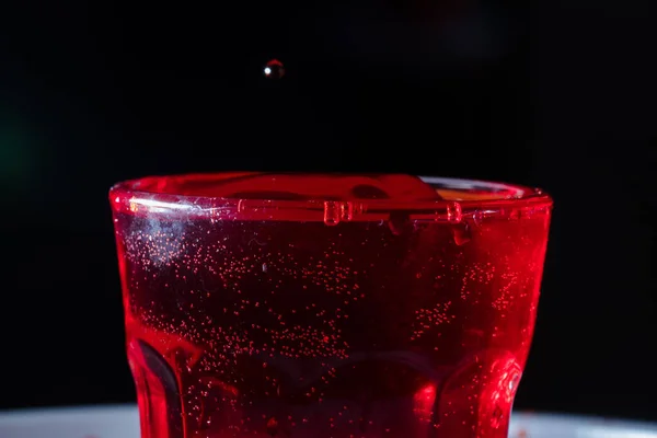 Gotas de líquido vermelho — Fotografia de Stock