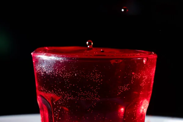 Gotas de líquido vermelho — Fotografia de Stock