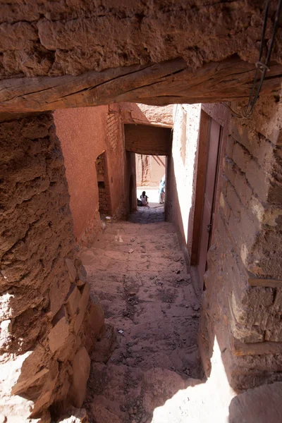 Oude vrouw in Abyaneh — Stockfoto