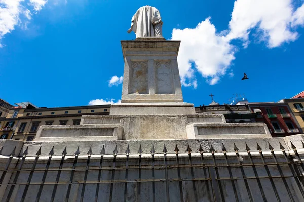 Statue of Dante in Dante place — Stock Photo, Image