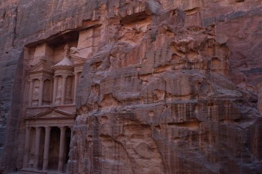 Ürdün Petra şehrinin girişinde Siq 'in görüntüsü