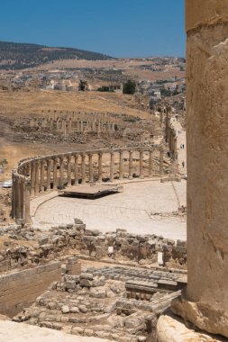 Jerash (Gerasa), antik Roma başkenti ve Ürdün 'ün Jerash Valiliği' nin en büyük kenti.,