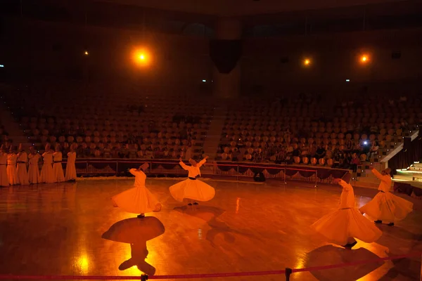 August 2013 Konya Turkye Танцующие Дервиши — стоковое фото
