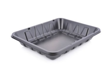 beyaz zemin üzerine boş siyah plastik tepsi