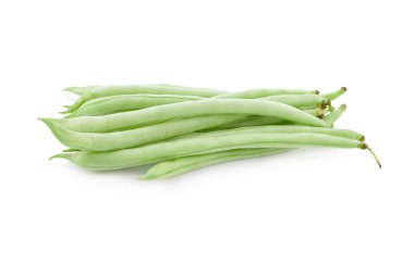 beyaz arka plan üzerinde taze iğne çekirdekleri yığını