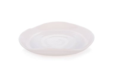 beyaz arka plan üzerinde seramik beyaz boş plaka