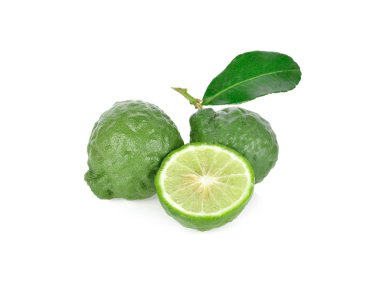 beyaz arka plan üzerinde kök ve yaprak ile bütün taze kaffier