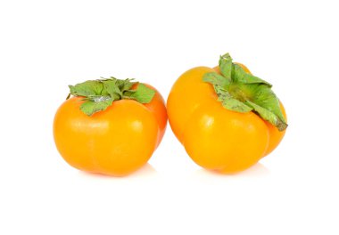 beyaz arka plan üzerinde tüm taze olgun hurma