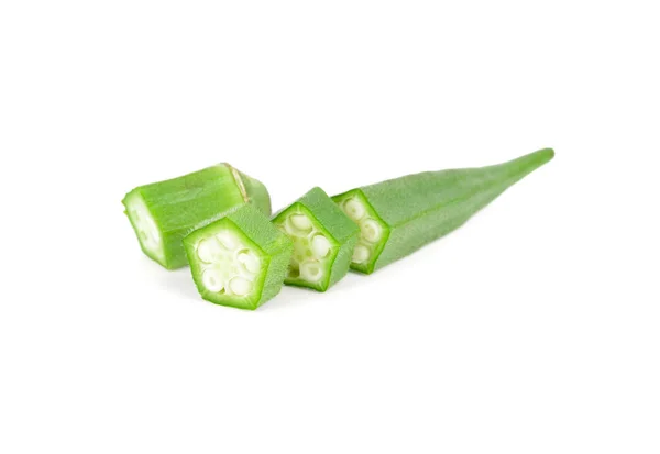 Rohe Portion geschnitten frisches Okra auf weißem Hintergrund — Stockfoto
