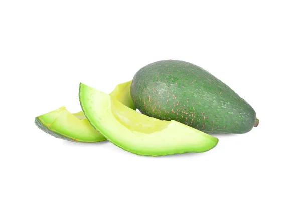 Ganze und in Scheiben geschnittene Pinkerton-Avocado auf weißem Hintergrund — Stockfoto