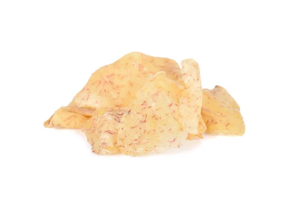 Beyaz arkaplanda kızarmış taro cipsi