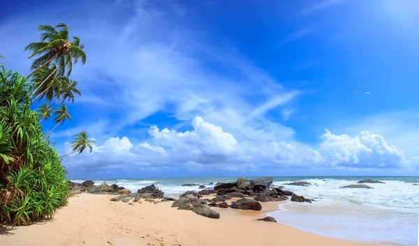 Spiaggia tropicale incontaminata — Foto Stock
