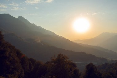 Rosa Khutor manzaralı teleferik Sochi Rusya üzerinden on Sunset