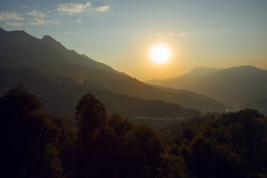 Rosa Khutor manzaralı teleferik Sochi Rusya üzerinden on Sunset