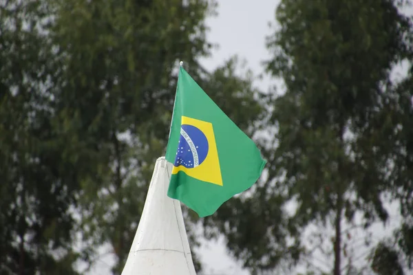 Brazília Függő Hogy Megingott Szél Zászlaja — Stock Fotó