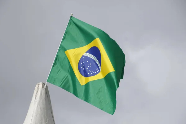 Bandera Brasil Colgando Siendo Sacudida Por Viento — Foto de Stock