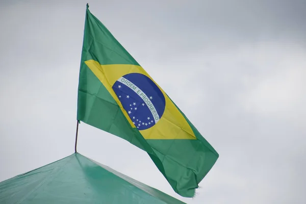 Bandera Brasil Colgando Siendo Sacudida Por Viento — Foto de Stock