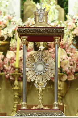 Katolik kilisesi ayininde ibadete özel.