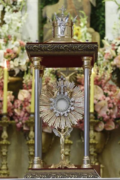 Ostensorio Para Culto Una Ceremonia Iglesia Católica —  Fotos de Stock