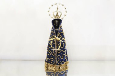 Aparecida Meryem, Tanrının annesi Katolik din, Brezilya, ittifaklar, nötr arka plan çevre ile izole hamim görüntüsünü heykeli