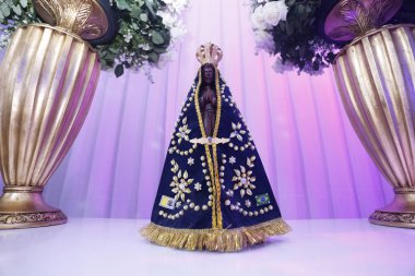 Aparecida Anıtı, Katolik dininde Tanrı 'nın annesi, Brezilya' nın hamisi.