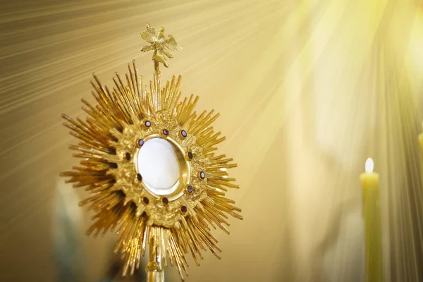 Ostensorial adoração na igreja católica - Corpus Christi — Fotografia de Stock