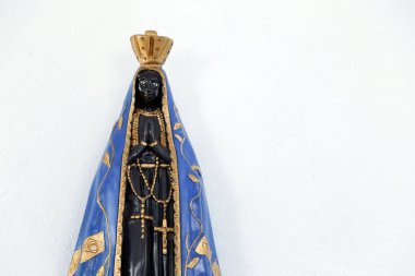 Aparecida Hanım'ın resminin heykeli