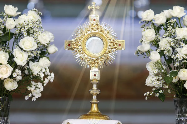 Ostensorial adoracji w Kościele katolickim — Zdjęcie stockowe